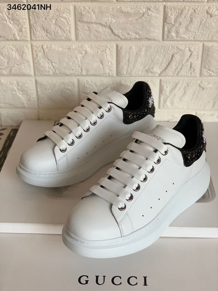 TENIS ALEXANDER MCQUEEN NEGRO PIEDRAS